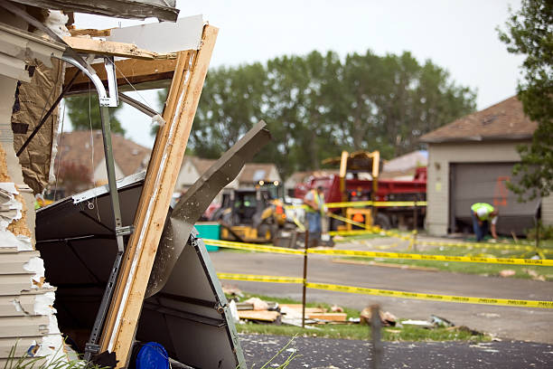 tornade nettoyage dans un quartier résidentiel - dépollution photos et images de collection