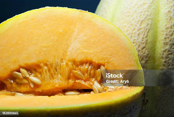 Il Taglio Del Melone Frutta - Fotografie stock e altre immagini di Alimentazione sana - Alimentazione sana, Arancione, Cantalupo