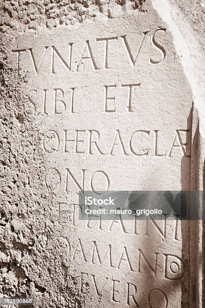Римская Гробница — стоковые фотографии и другие картинки Абстрактный - Абстрактный, Алфавит, Архитектура