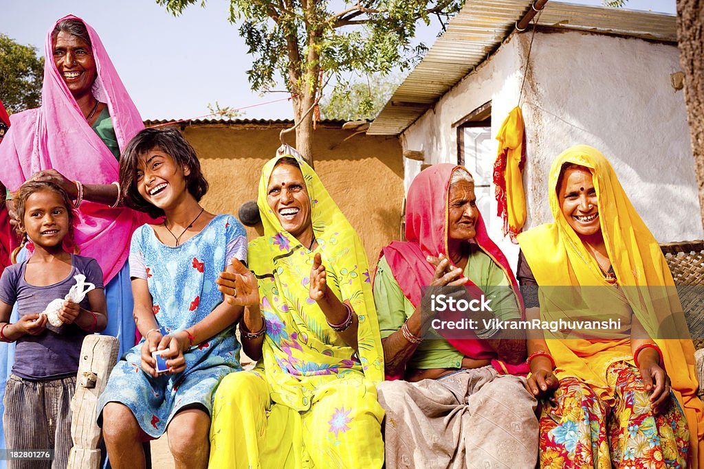 Joyeuse famille rurale traditionnelle indienne du Rajasthan - Photo de Inde libre de droits