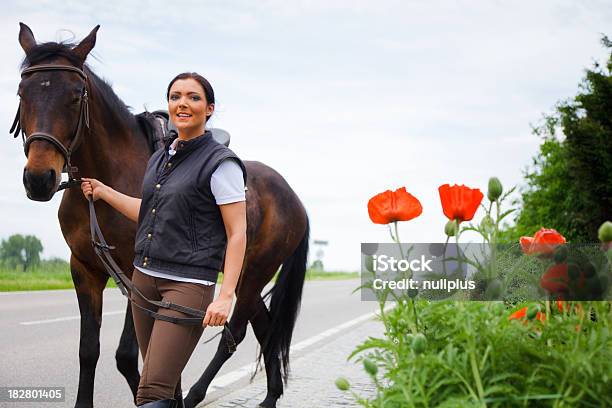 Foto de Jovem E Seu Cavalo e mais fotos de stock de Cavalo - Família do cavalo - Cavalo - Família do cavalo, Estrada, Rua