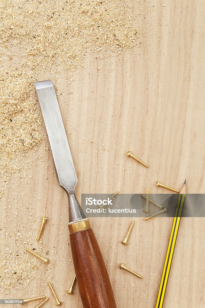 Scalpello matita viti e Truciolo di legno - Foto stock royalty-free di Attrezzi da lavoro