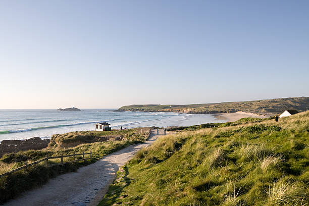 美しいビーチで一日中いつでもグイチアン北海岸のコーンウォール - beach atlantic ocean cornwall england sea ストックフォトと画像