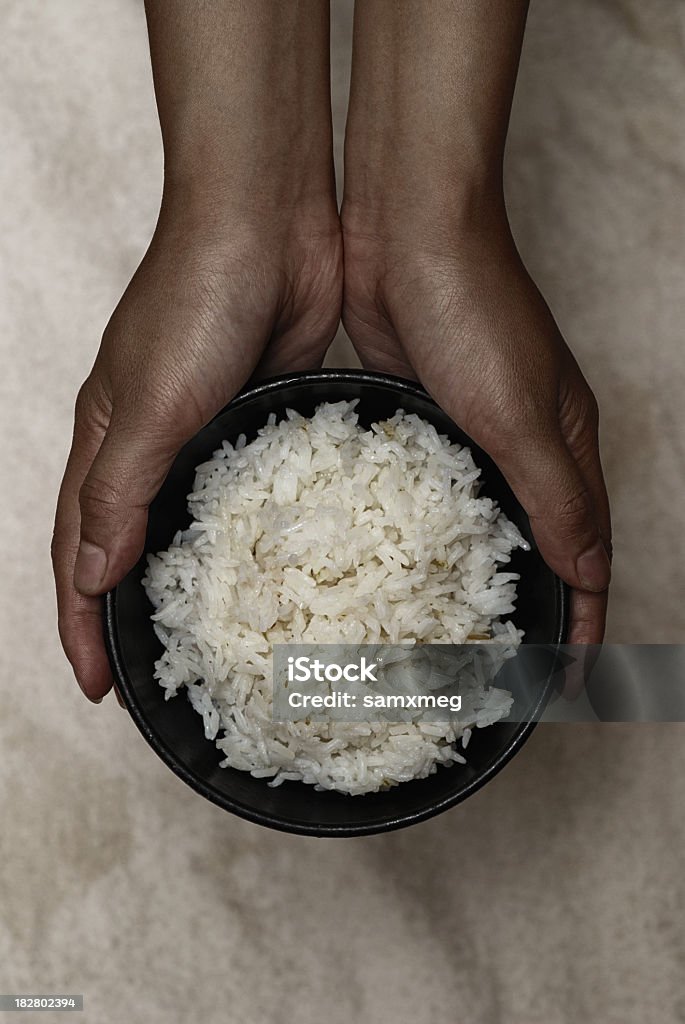 Держит рис в черный шар - Стоковые фото Рис - Продукты питания роялти-фри