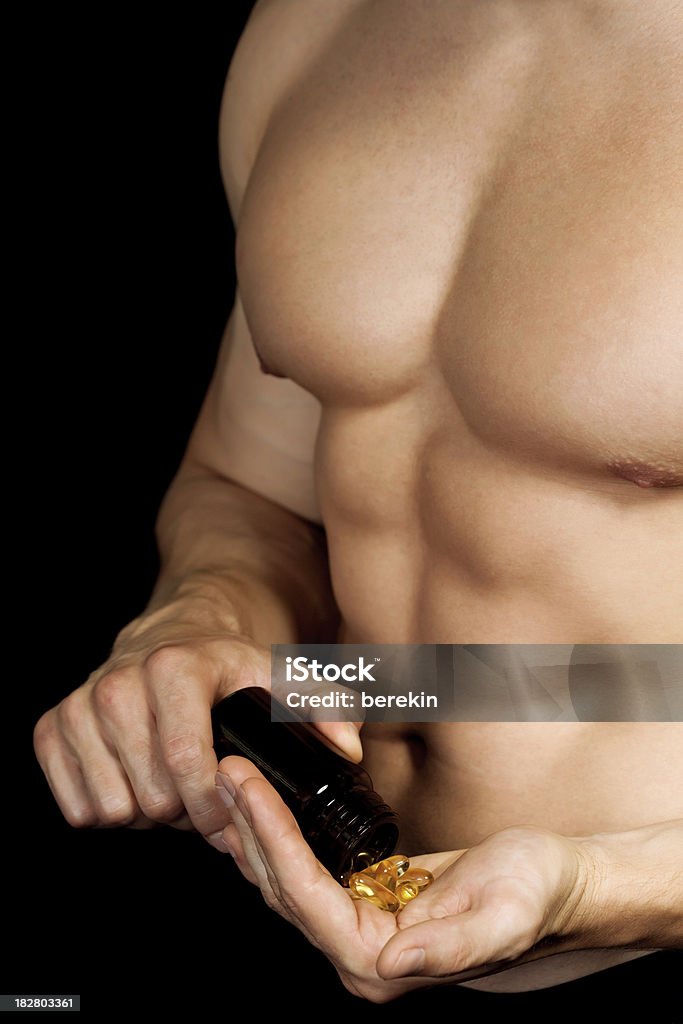 Muscular masculino con pastillas - Foto de stock de Aceite de hígado de pescado libre de derechos