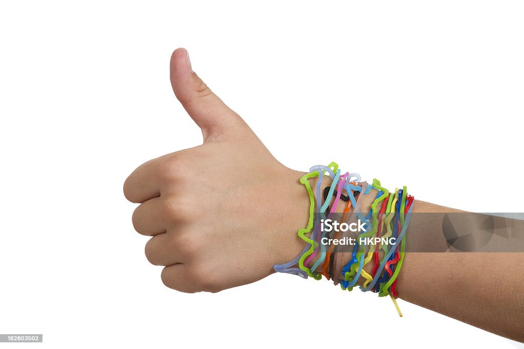 Pateta faixa de borracha em forma de braceletes, criança mão com o polegar para cima - Royalty-free Articulação humana Foto de stock