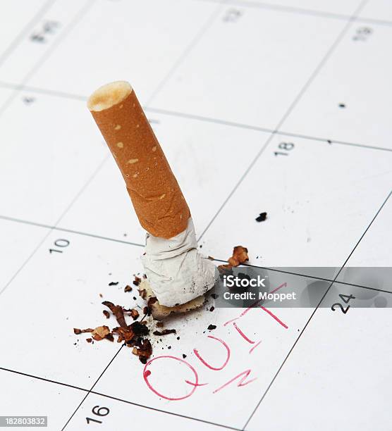 Tiempo Para Salir Foto de stock y más banco de imágenes de Dejar de fumar - Dejar de fumar, Calendario, Cigarrillo