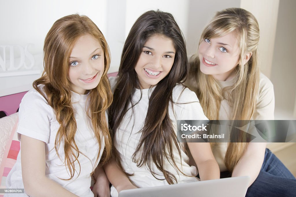 Gruppe von Teen Freunde auf Runde - Lizenzfrei 14-15 Jahre Stock-Foto