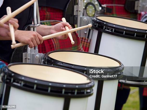 Drummers W Szkocji Marszowa Banda - zdjęcia stockowe i więcej obrazów Bęben - Bęben, Fotografika, Grupa wykonawców