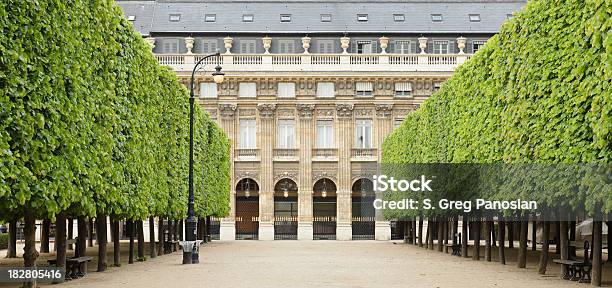 Giardini Del Palazzo Reale - Fotografie stock e altre immagini di Parigi - Parigi, Palazzo Reale delle Tuileries, Giardini del Palazzo Reale di Tuileries