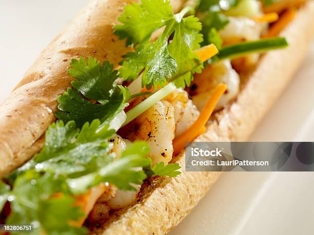 Vietnamesische Sub Sandwich Mit Gegrillten Krabben Stockfoto und mehr Bilder von Asiatische Kultur - Asiatische Kultur, Ausgebleicht, Baguette