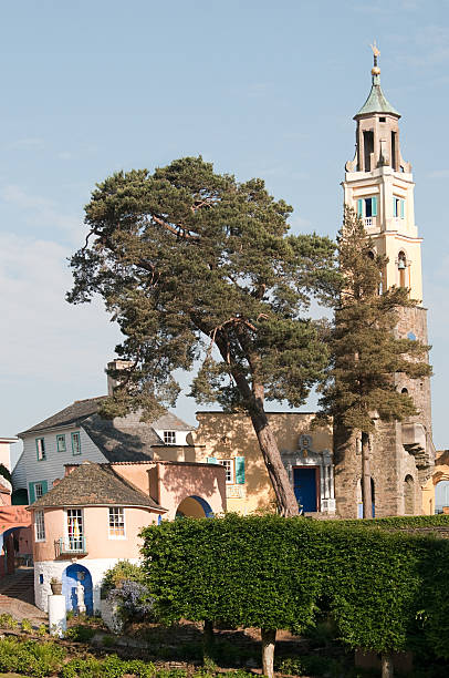 bell tower und gebäude portmeirion - italy bell tower built structure building exterior stock-fotos und bilder