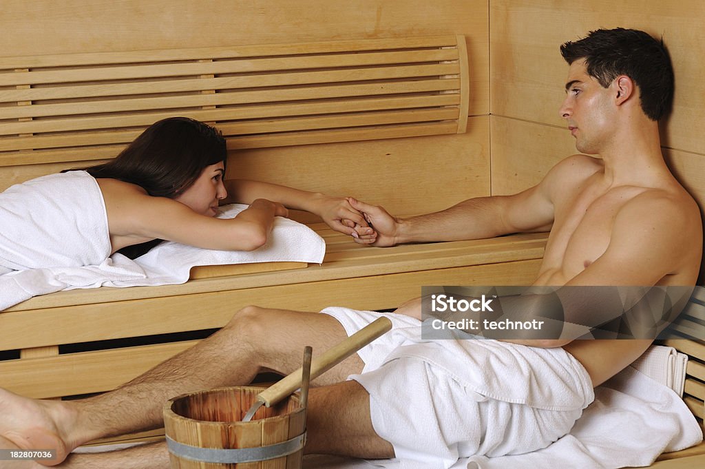 Casal Jovem pôr na sauna - Royalty-free Adulto Foto de stock