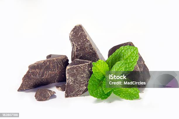 Cioccolatini Alla Menta - Fotografie stock e altre immagini di Cioccolato - Cioccolato, Menta - Erba aromatica, Mentina - Dolciumi