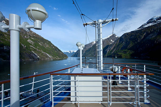 istock Cruising through the Tracy Arm Fjord 182807988