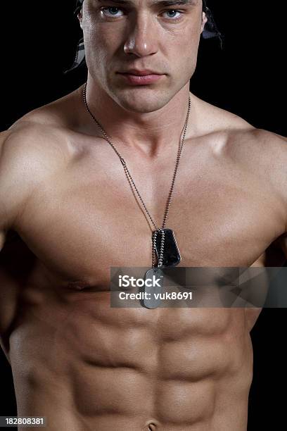 Soldato Muscolare Ritratto - Fotografie stock e altre immagini di A petto nudo - A petto nudo, Addome, Addome umano
