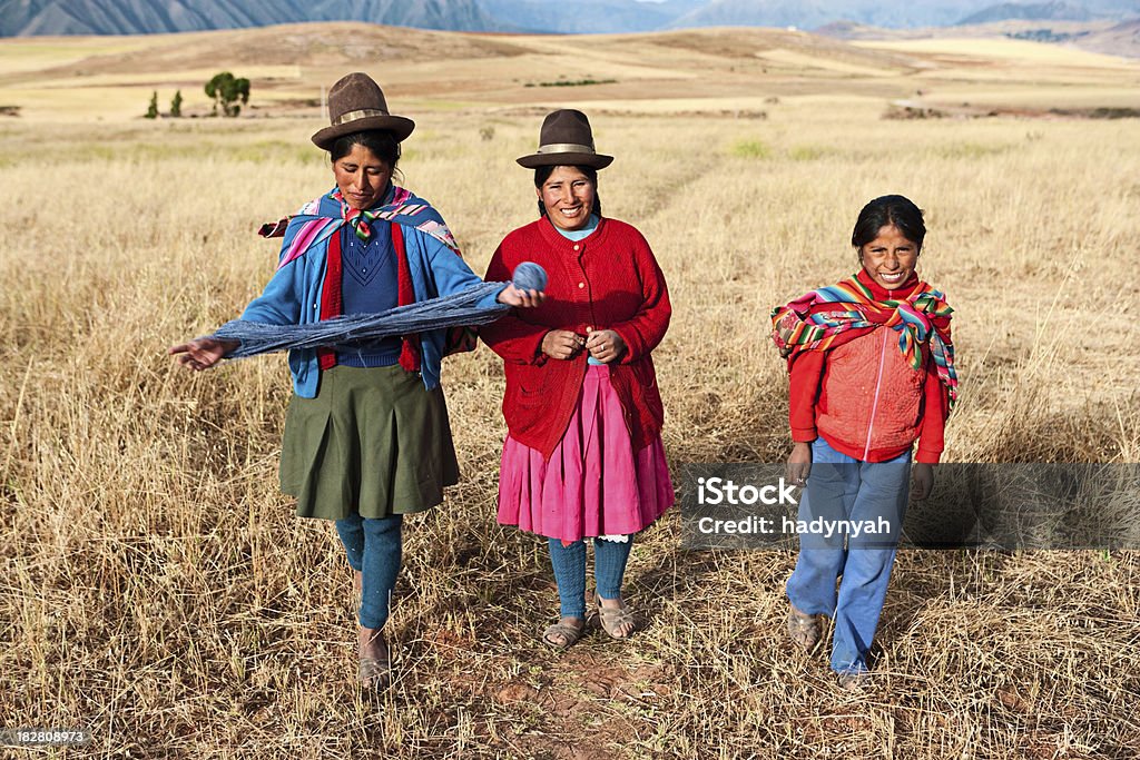 Peruanische Frauen-Kleidung, das Heilige Tal in Peru - Lizenzfrei Kind Stock-Foto