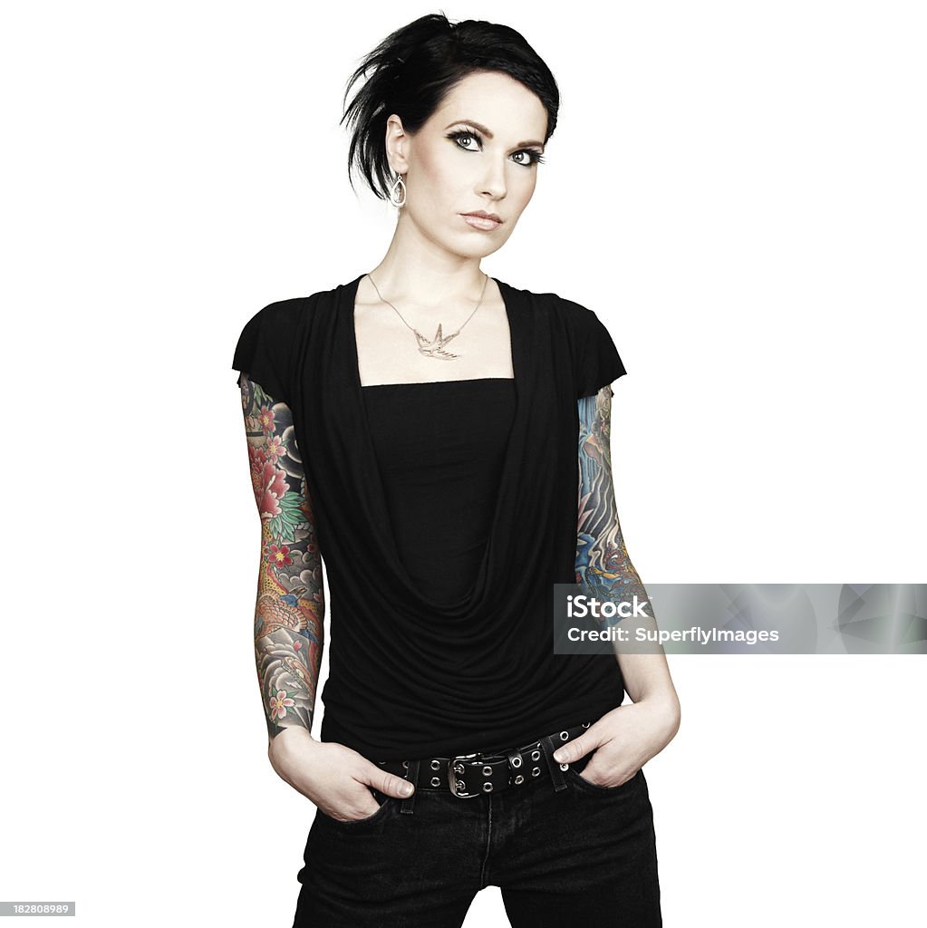 Bella donna con braccia-Sleeve tatuaggi. Isolato su sfondo bianco. - Foto stock royalty-free di Punk