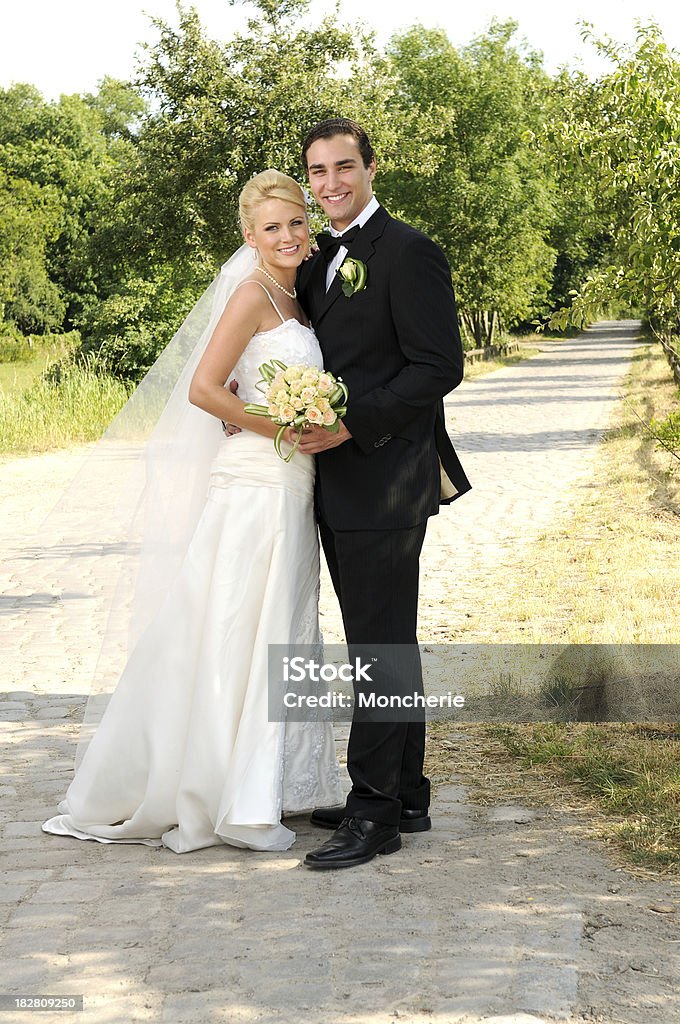 Heureuse mariée et le marié - Photo de Adulte libre de droits