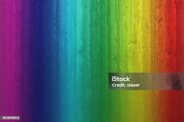 Rainbow Colored Tablón De Pared Foto de stock y más banco de imágenes de Abstracto - Abstracto, Aire libre, Amarillo - Color