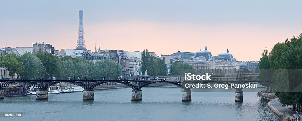 Monumenti di Parigi - Foto stock royalty-free di Ponte delle Arti