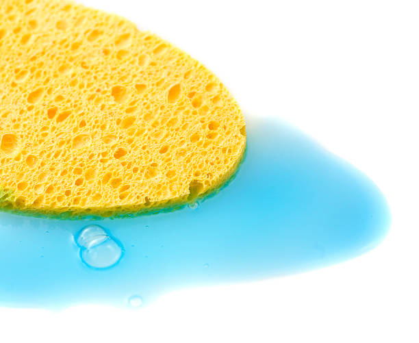 spugna giallo con liquido blu - porous bathtub public restroom bathroom foto e immagini stock