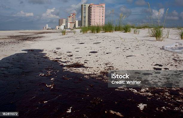 Foto de Derrame De Óleo Na Praia e mais fotos de stock de Vazamento de óleo - Vazamento de óleo, Alabama, Apartamento
