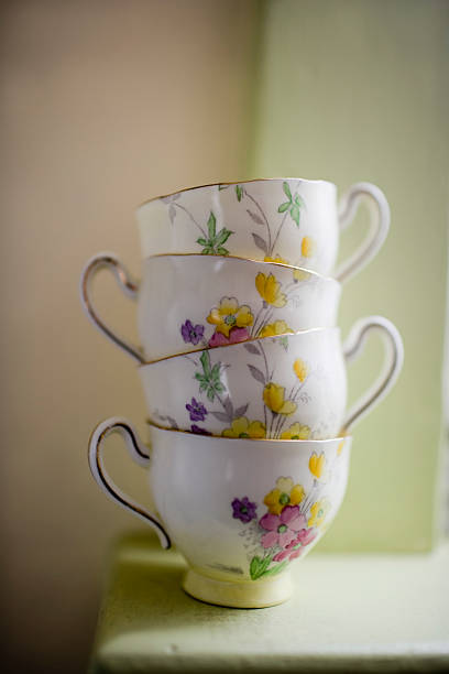 vintage teetassen - old fashioned tea cup victorian style beauty stock-fotos und bilder