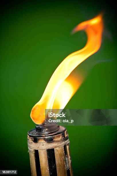 Brennende Fackel Stockfoto und mehr Bilder von Bambusfackel - Bambusfackel, Anzünden, Beige