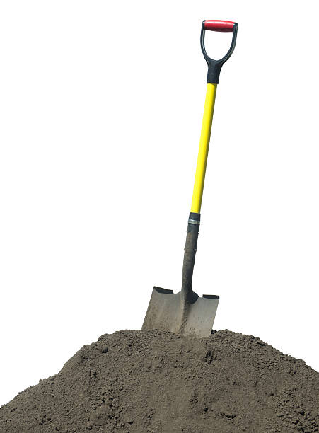 pelle avec sol - trowel shovel gardening equipment isolated photos et images de collection