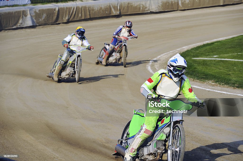 Speedway coureurs à pleine vitesse - Photo de Moto libre de droits