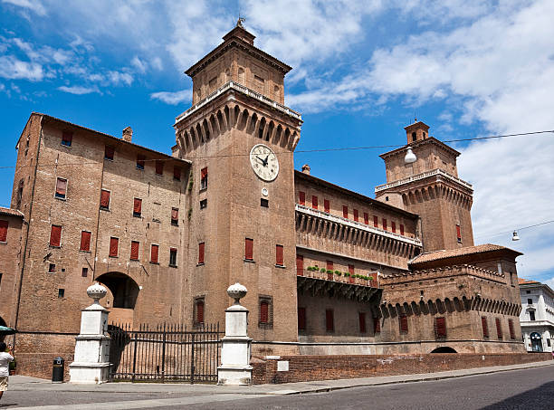 castillo estense - ferrara castle brick balustrade fotografías e imágenes de stock