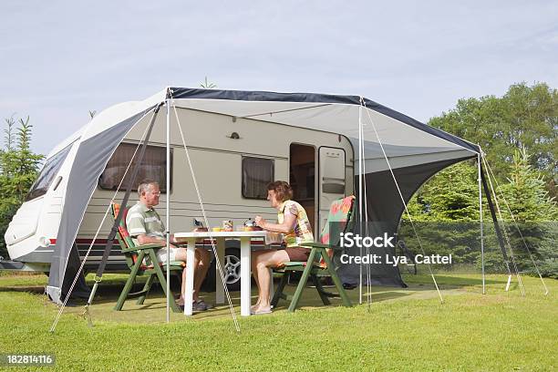 Camping Website 47 Xl Stockfoto und mehr Bilder von Wohnwagen - Wohnwagen, Camping, Alter Erwachsener