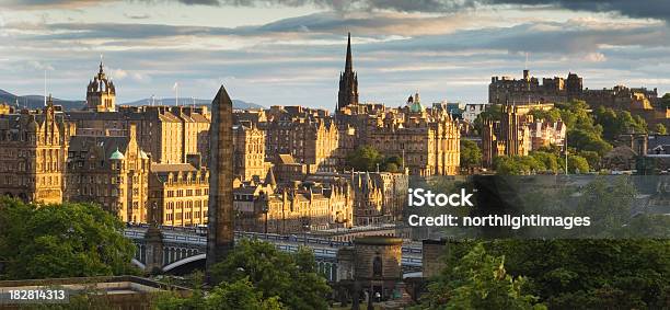 Edinburgh Al Tramonto - Fotografie stock e altre immagini di Edimburgo - Edimburgo, Cattedrale di Saint Giles, Castello