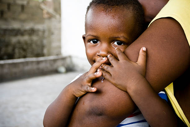 bambino africano - povertà africa foto e immagini stock