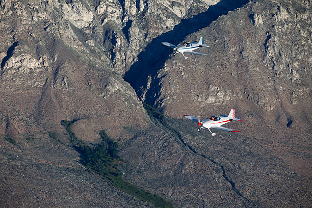 rv - 6s w formacji lotu - stunt stunt plane airplane small zdjęcia i obrazy z banku zdjęć