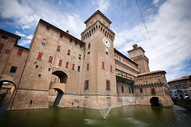 castillo estense - ferrara castle brick balustrade fotografías e imágenes de stock