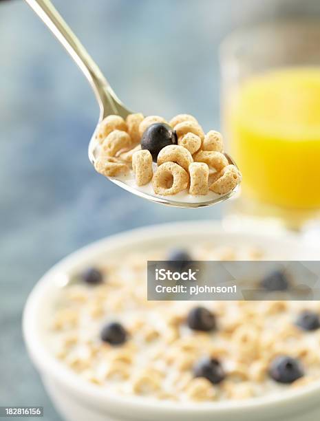 Cucchiaino Di Cibo Di Cereali - Fotografie stock e altre immagini di Alimentazione sana - Alimentazione sana, Bibita, Carboidrato - Cibo