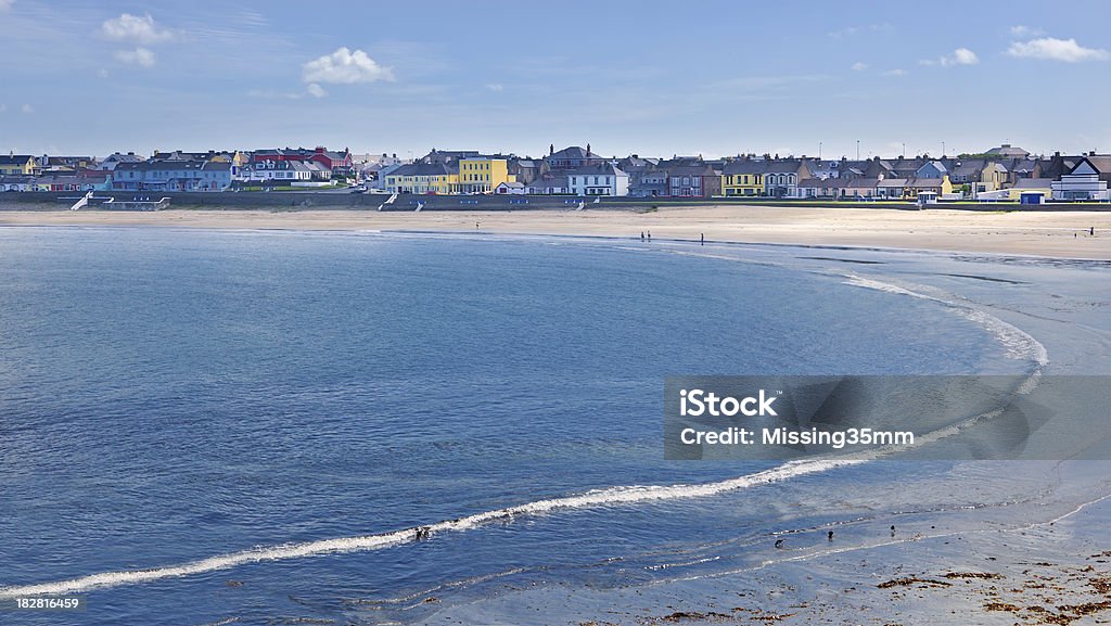 Piccola spiaggia città in Irlanda - Foto stock royalty-free di Acqua