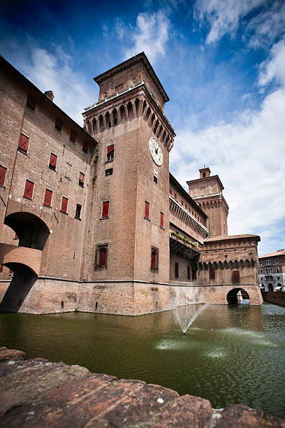 castillo estense - ferrara castle brick balustrade fotografías e imágenes de stock