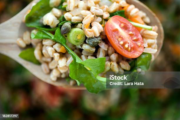 Farro Salada - Fotografias de stock e mais imagens de Farro - Farro, Salada, Cereal