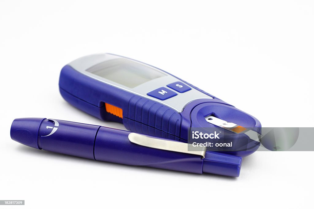 Диабетическая комплект для тестирования - Стоковые фото Изолированный предмет роялти-фри