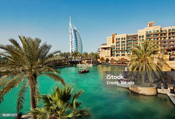 Dubai Emirados Árabes Unidos - Fotografias de stock e mais imagens de Burj Al Arab Hotel - Burj Al Arab Hotel, Dubai, Palmeira