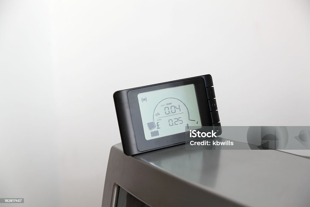 monitor de energía eléctrica de estar con televisor - Foto de stock de Colores libre de derechos