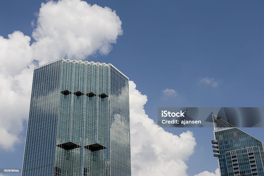 Zwei moderne Gebäude in Atlanta Buckhead mit einem wolkenverhangenen Himmel - Lizenzfrei Architektonisches Detail Stock-Foto