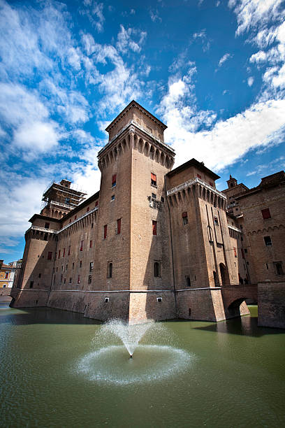 замок estense - ferrara castle brick balustrade стоковые фото и изображения