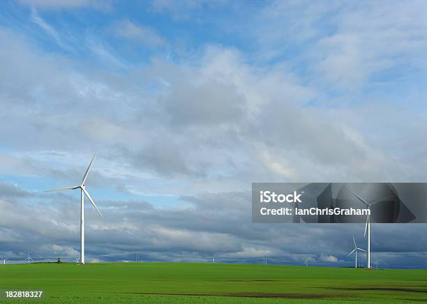 Wind Farm Foto de stock y más banco de imágenes de Aerogenerador - Aerogenerador, Campo - Tierra cultivada, Canadá