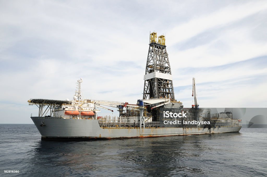 Schiff zu bohren. deep water Off shore-Bohrinsel. - Lizenzfrei Bohrschiff Stock-Foto