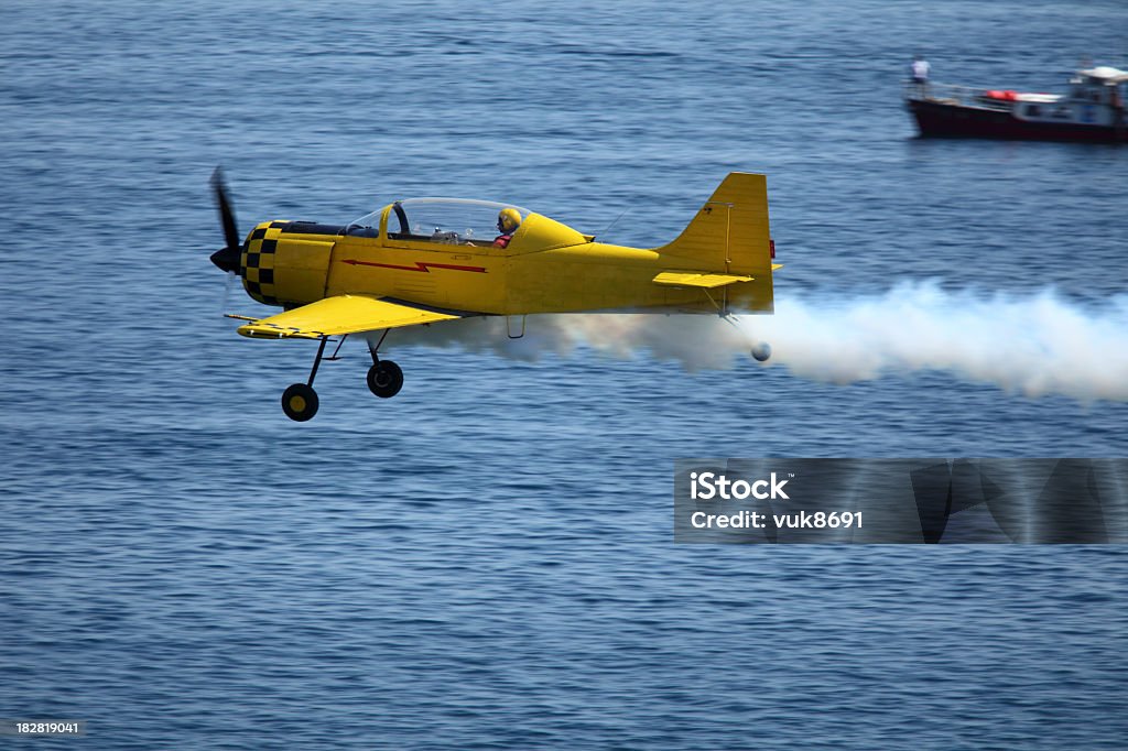 Avión en acción - Foto de stock de Actividad libre de derechos