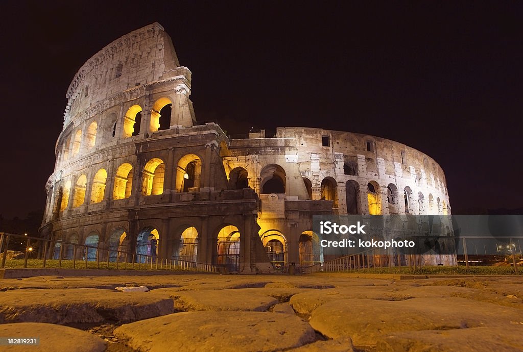 Cálculos de la antigua vía apia. Lo que Roman Colosseum. - Foto de stock de Acera libre de derechos